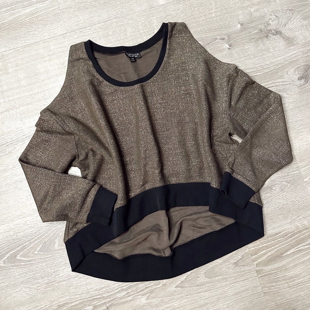 •TOPSHOP• CUTOUT SLEEVE TOP